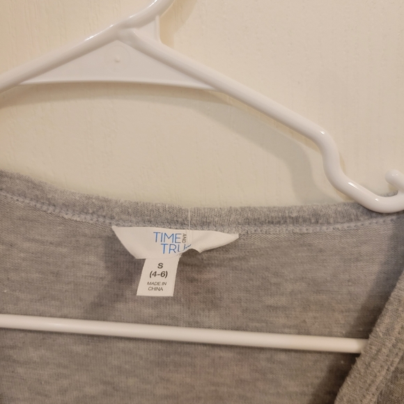 Time and Tru Light Gray V-Neck Long Sleeve Top - Picture 2 of 2